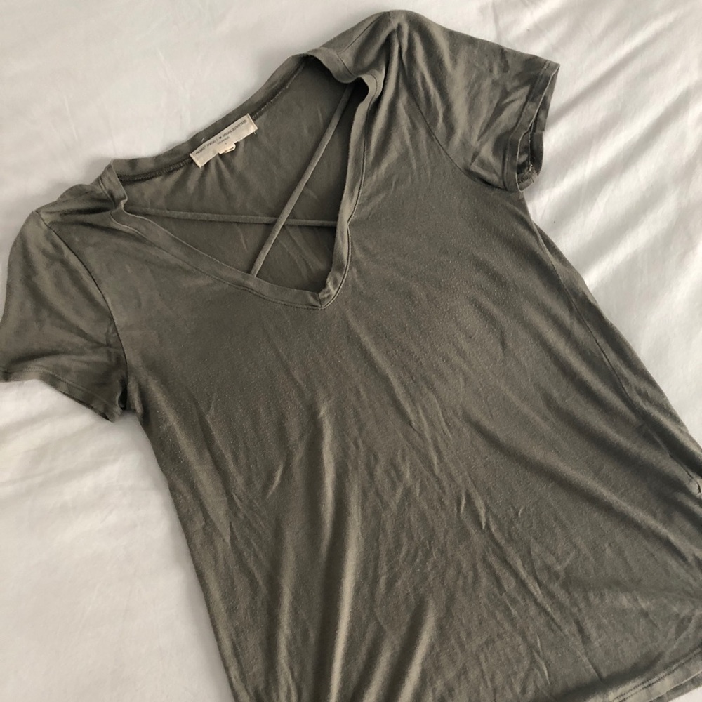 URBAN OUTFITTERS green t-shirt